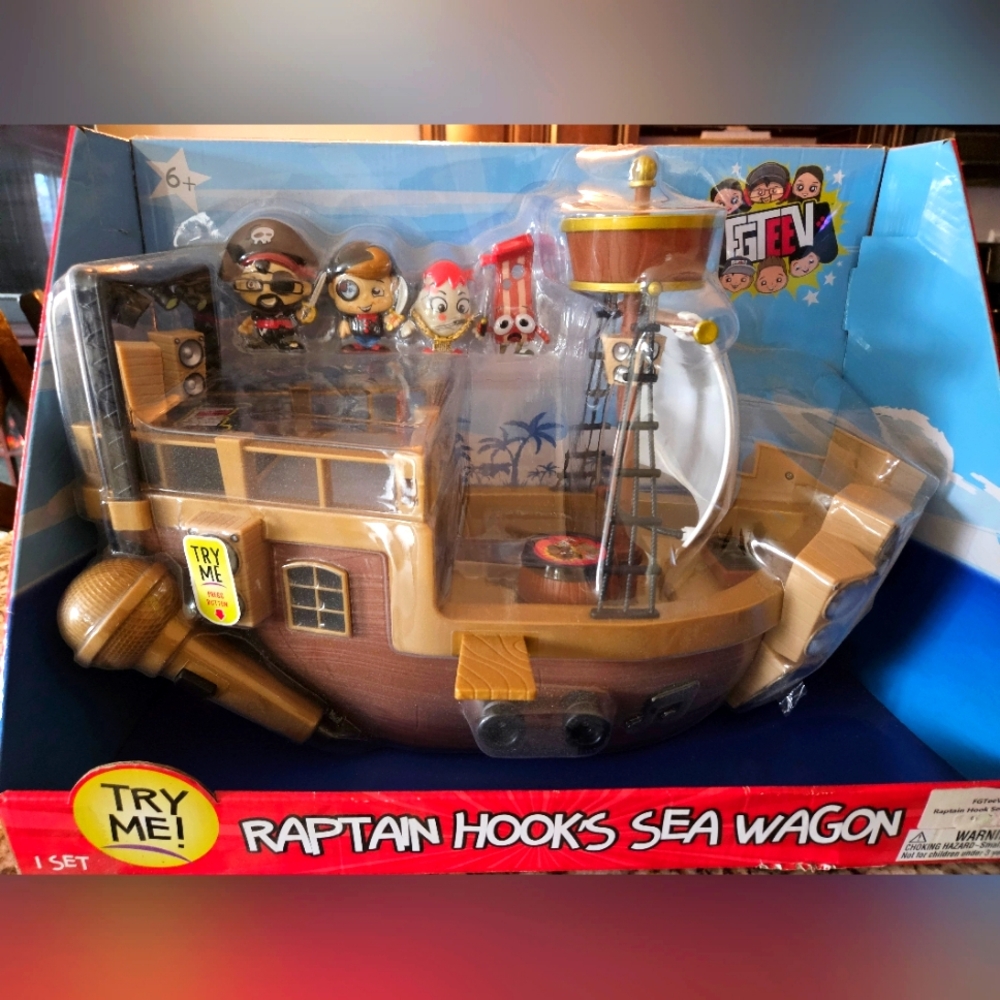 NWT Fgteev Raptain Hook Sea Wagon
